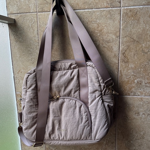 Isaac Mizrahi Overnighter Tote Travel Gym Baby Bag Personal Item Carry Crossbody - Picture 4 of 11